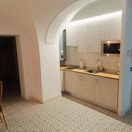 Al-Qazeres Suites Caces Extérieur photo