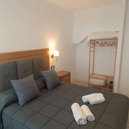 Al-Qazeres Suites Caces Extérieur photo