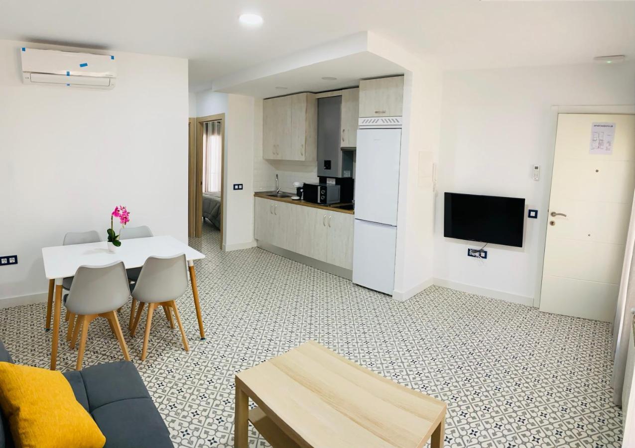 Al-Qazeres Suites Caces Extérieur photo