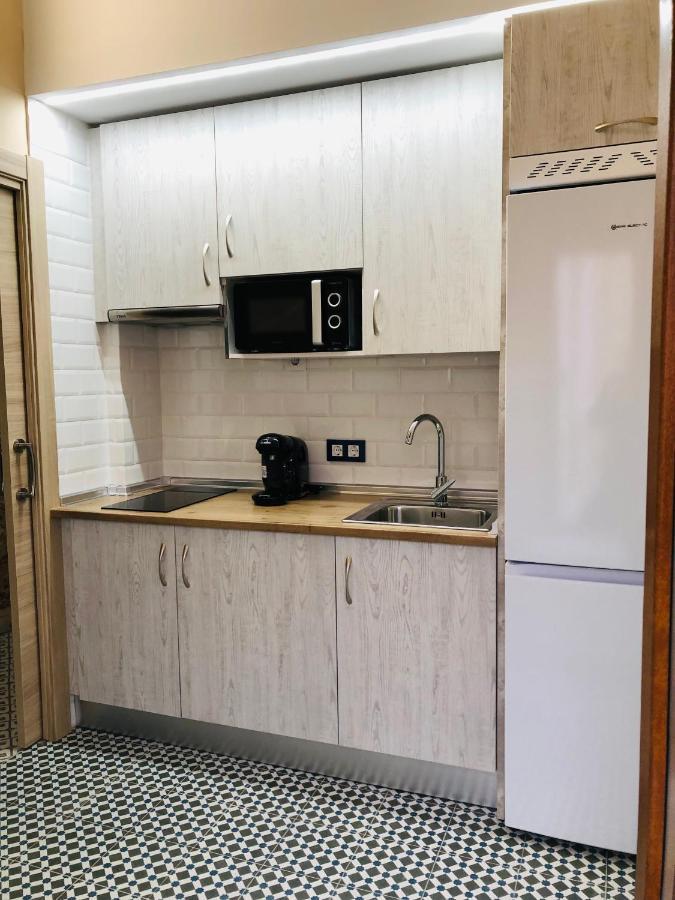 Al-Qazeres Suites Caces Extérieur photo