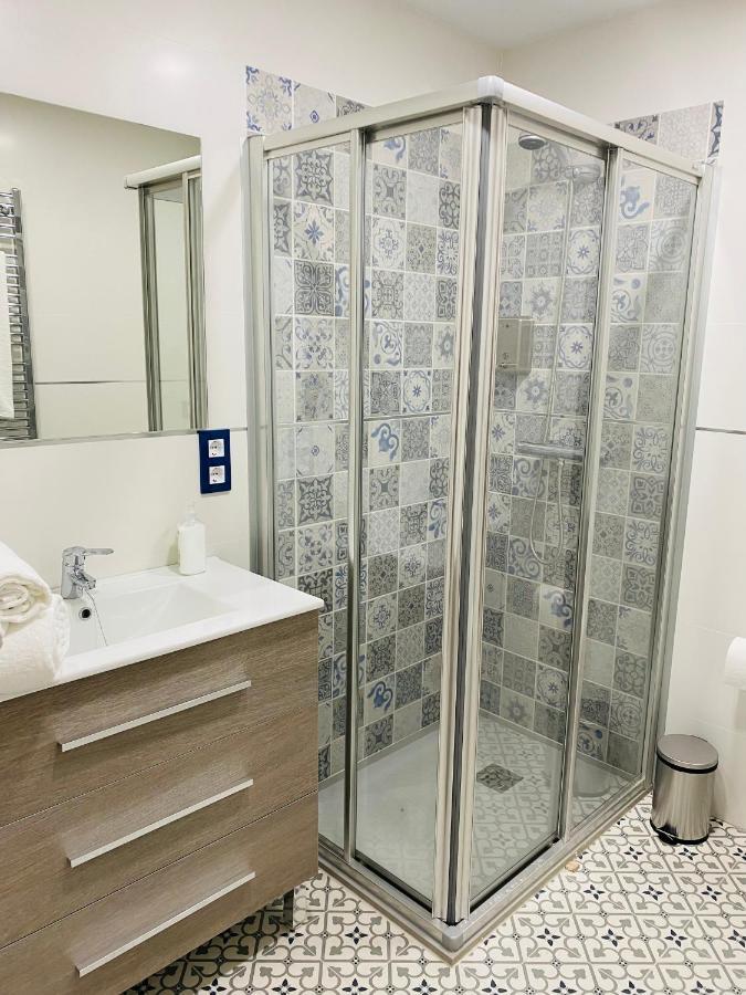 Al-Qazeres Suites Caces Extérieur photo