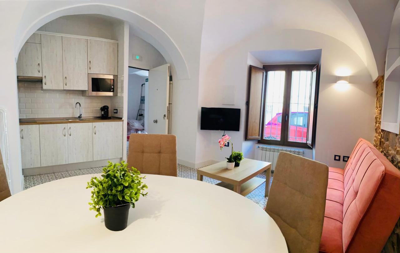 Al-Qazeres Suites Caces Extérieur photo