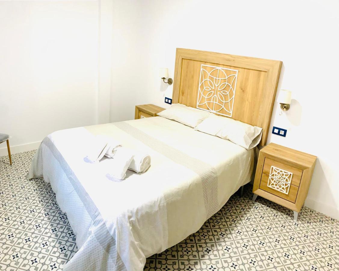 Al-Qazeres Suites Caces Extérieur photo
