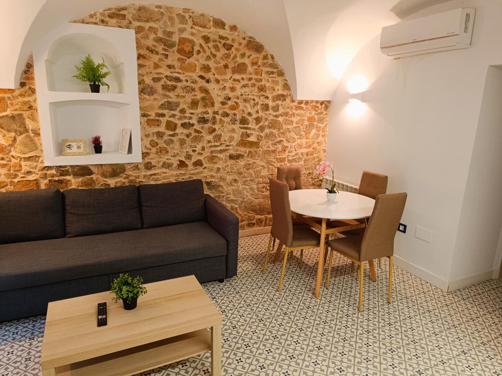 Al-Qazeres Suites Caces Extérieur photo
