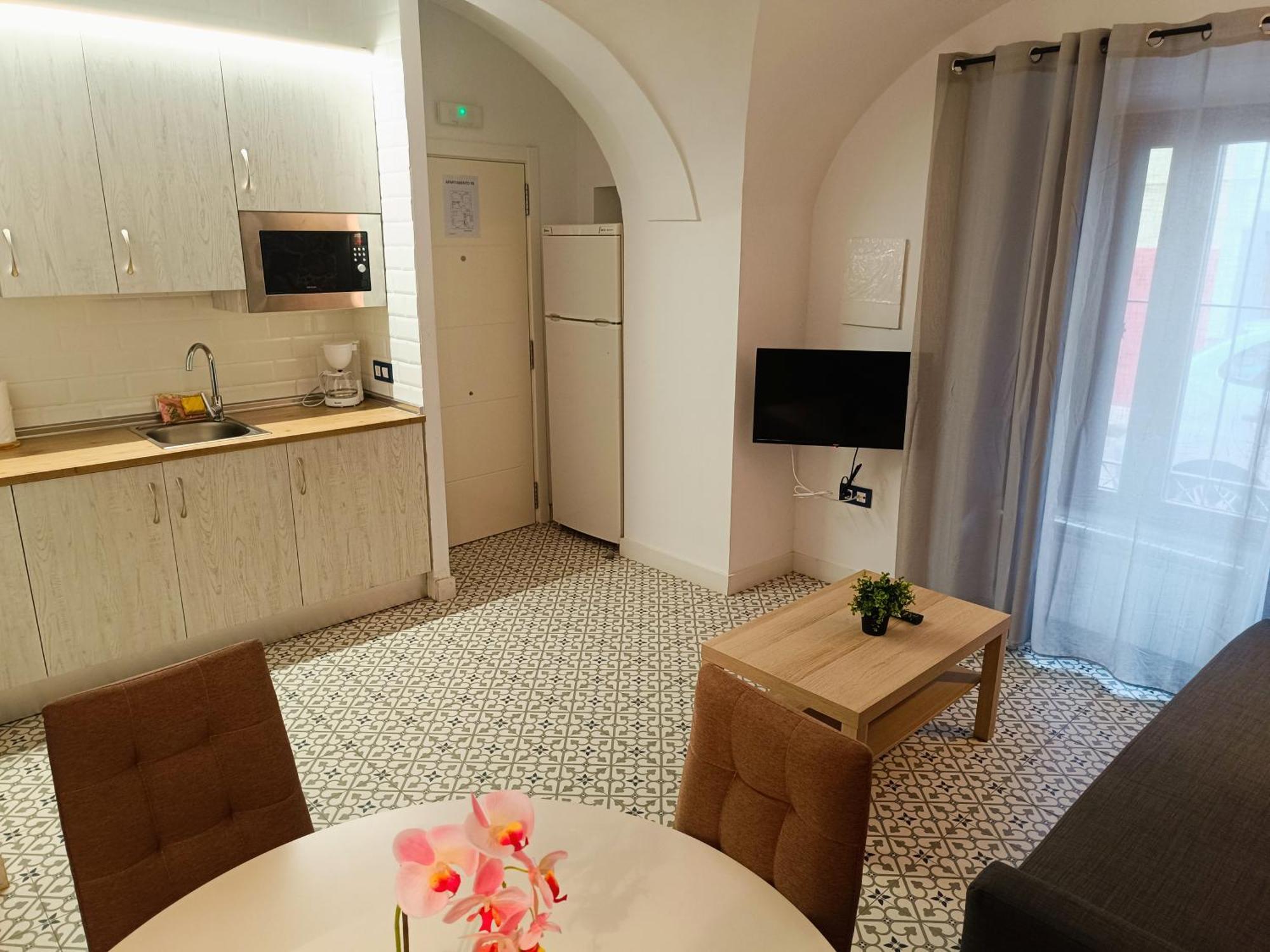 Al-Qazeres Suites Caces Extérieur photo
