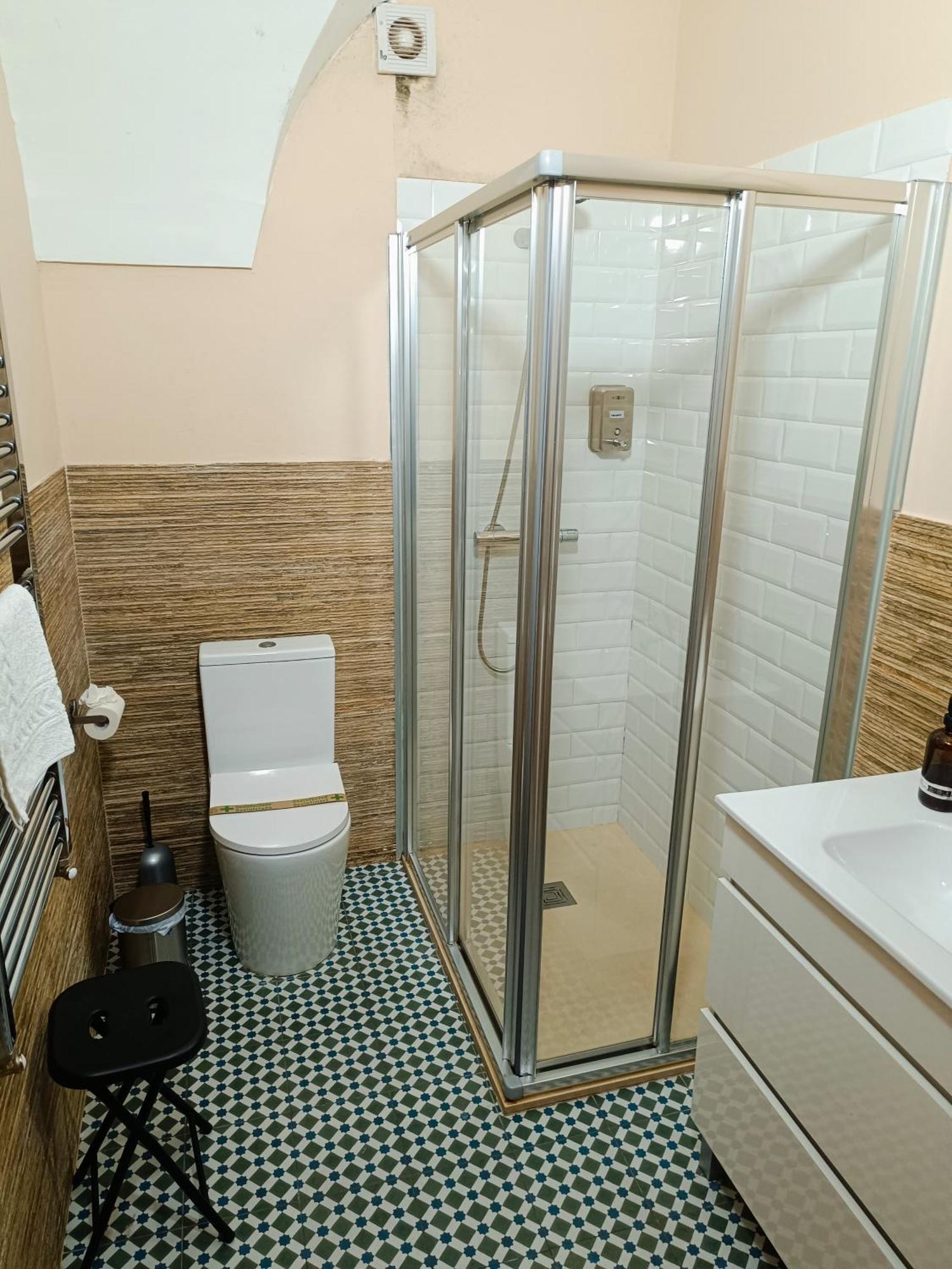 Al-Qazeres Suites Caces Extérieur photo