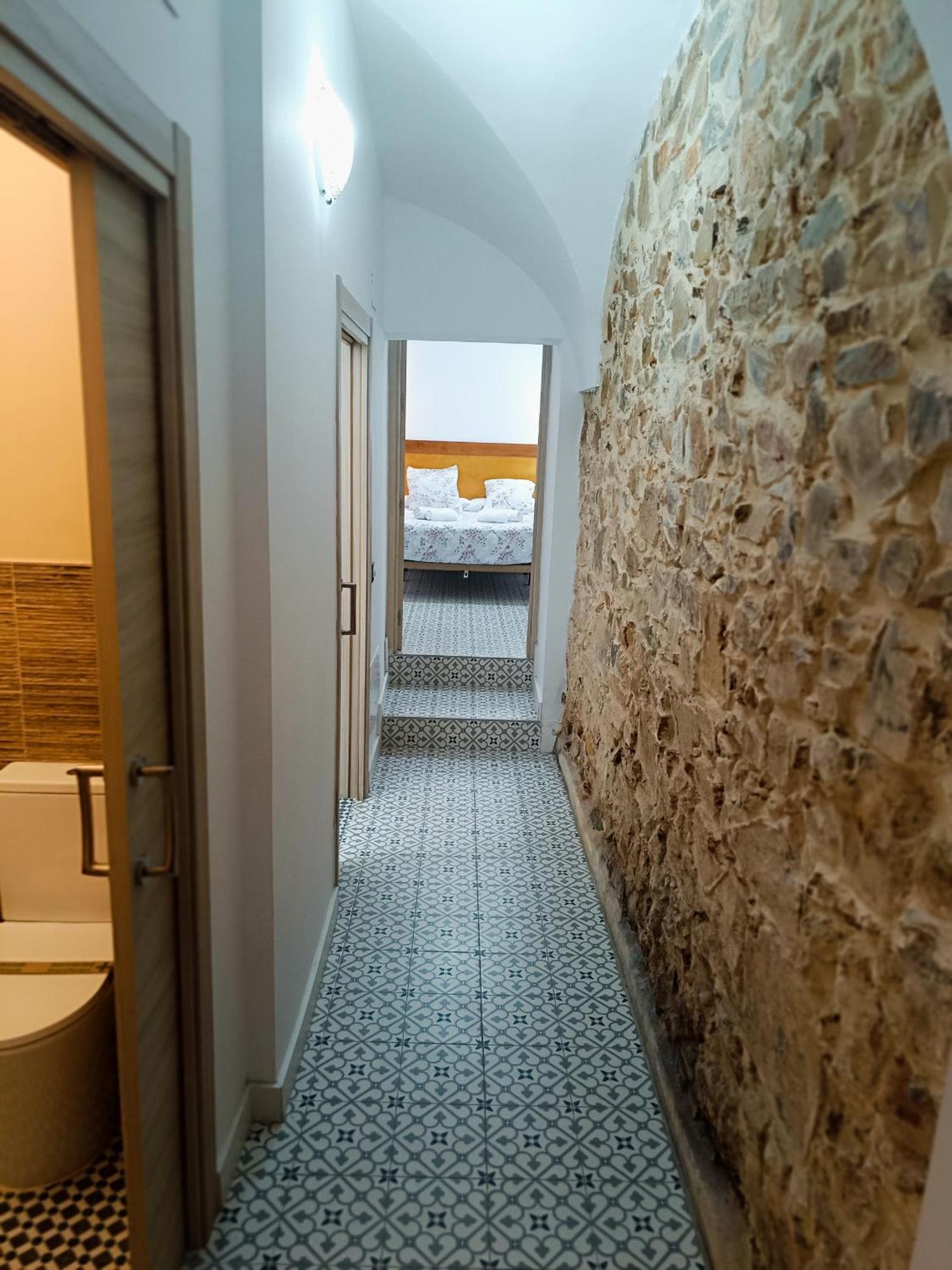 Al-Qazeres Suites Caces Extérieur photo