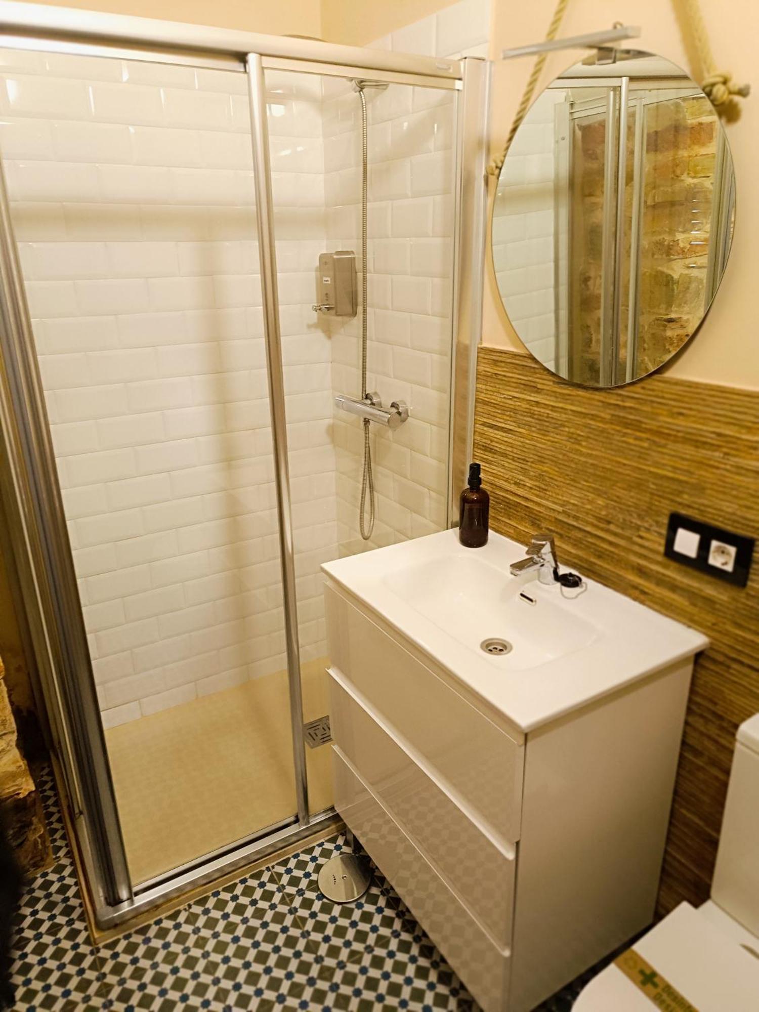 Al-Qazeres Suites Caces Extérieur photo