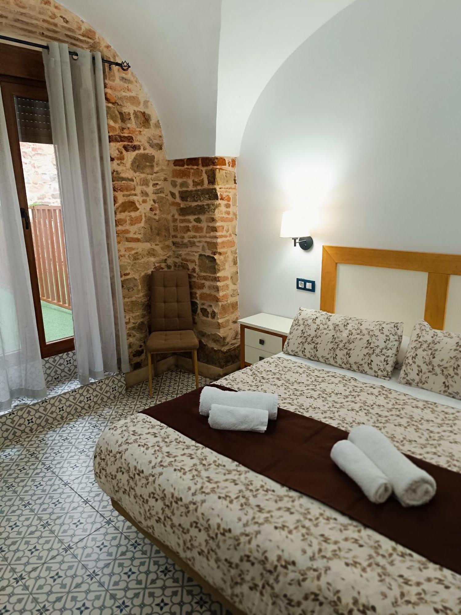Al-Qazeres Suites Caces Extérieur photo