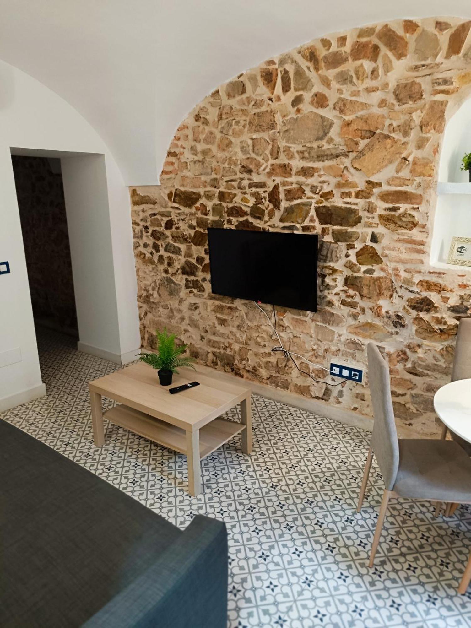 Al-Qazeres Suites Caces Extérieur photo
