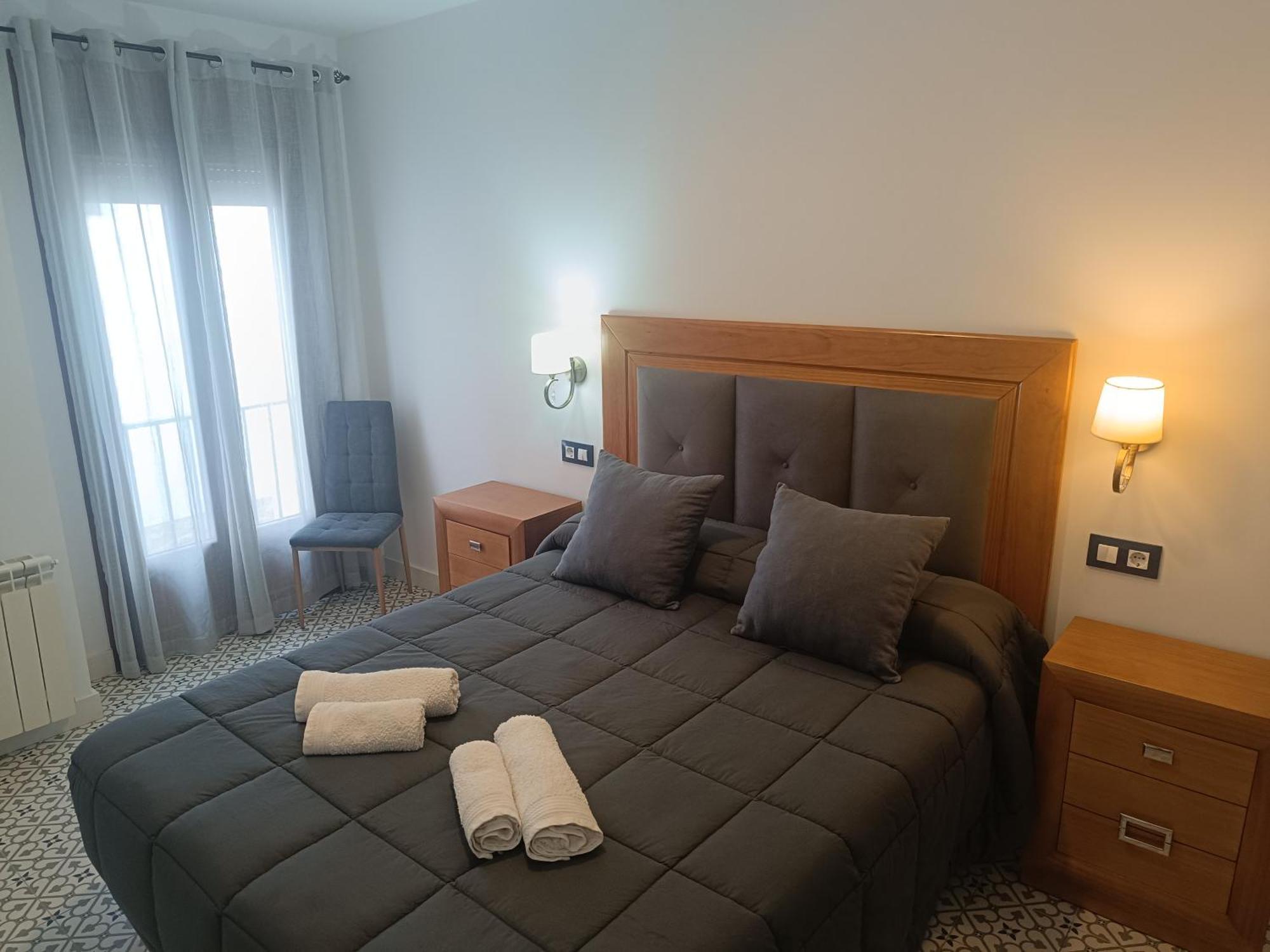Al-Qazeres Suites Caces Extérieur photo