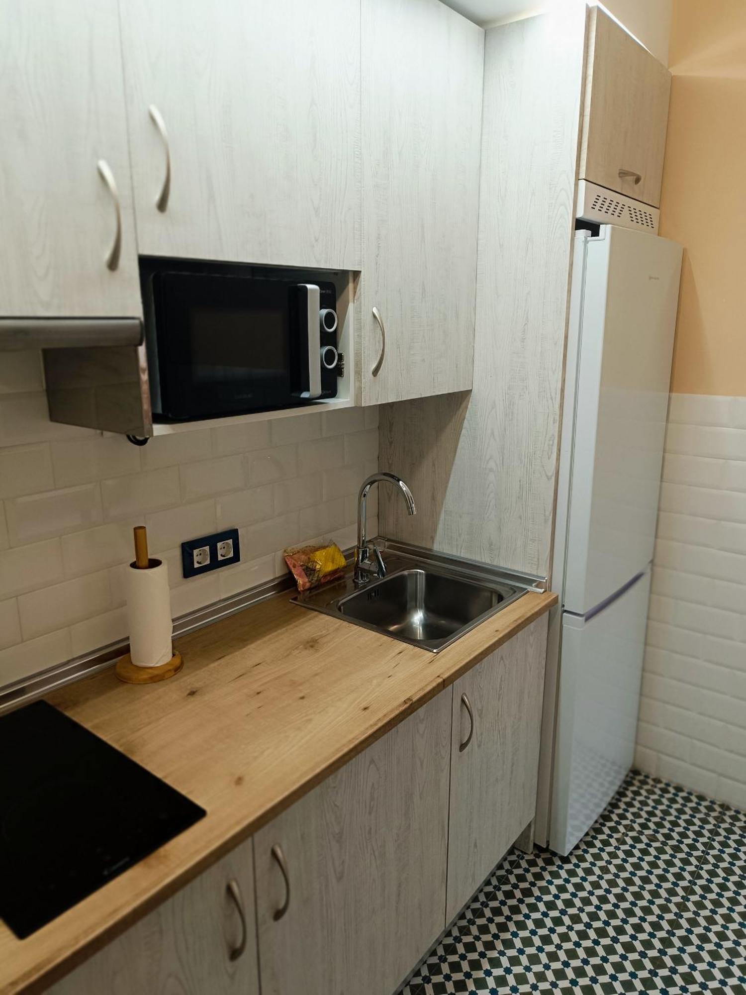 Al-Qazeres Suites Caces Extérieur photo