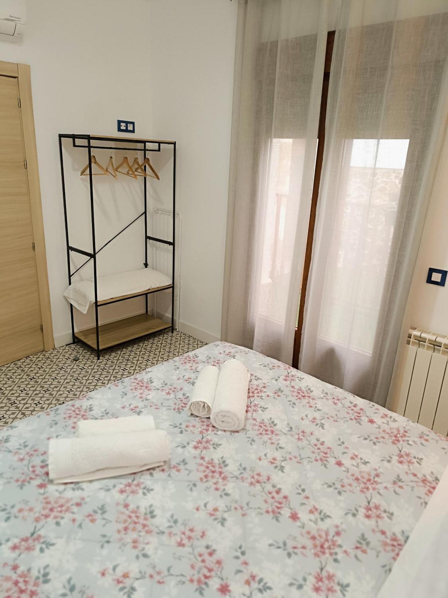 Al-Qazeres Suites Caces Extérieur photo
