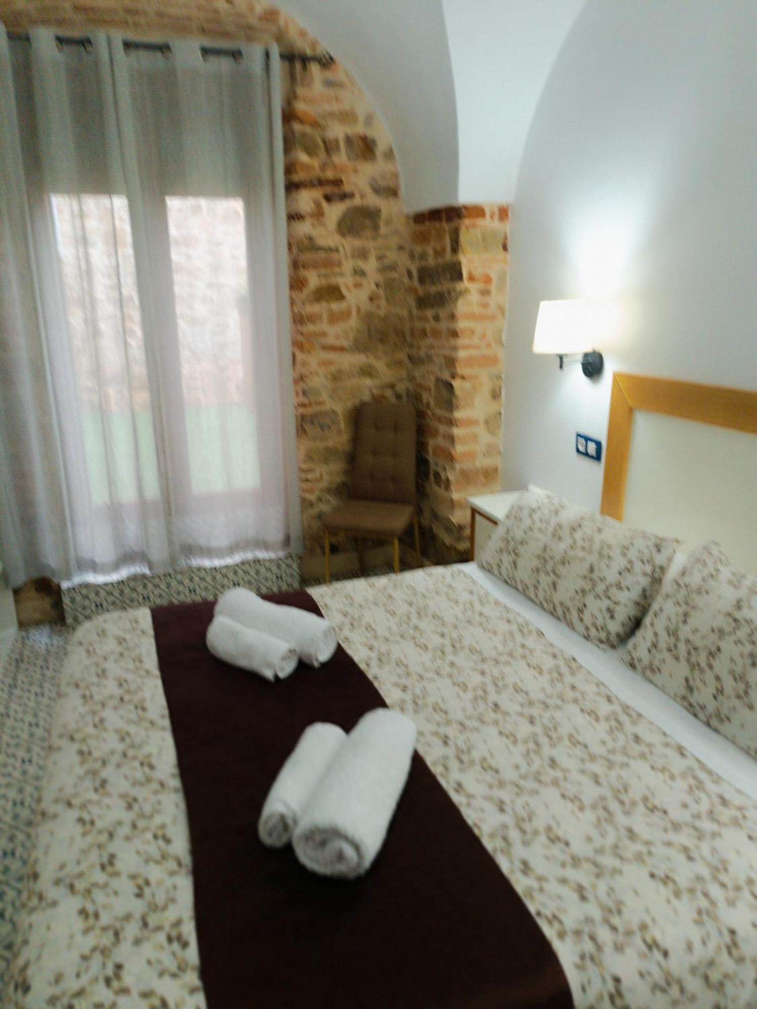 Al-Qazeres Suites Caces Extérieur photo