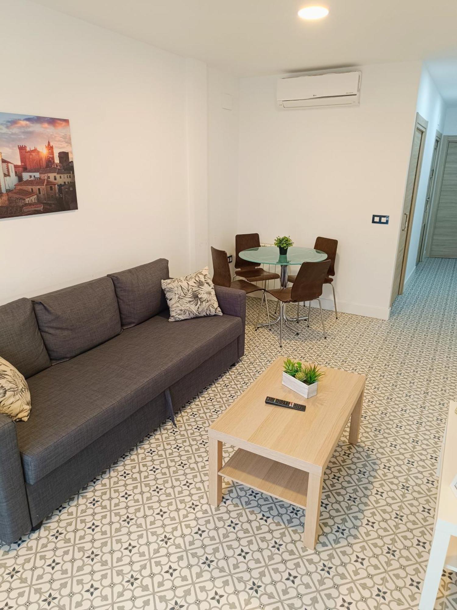 Al-Qazeres Suites Caces Extérieur photo