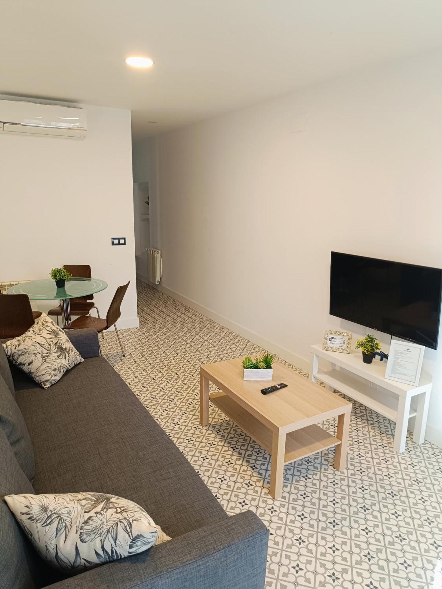 Al-Qazeres Suites Caces Extérieur photo