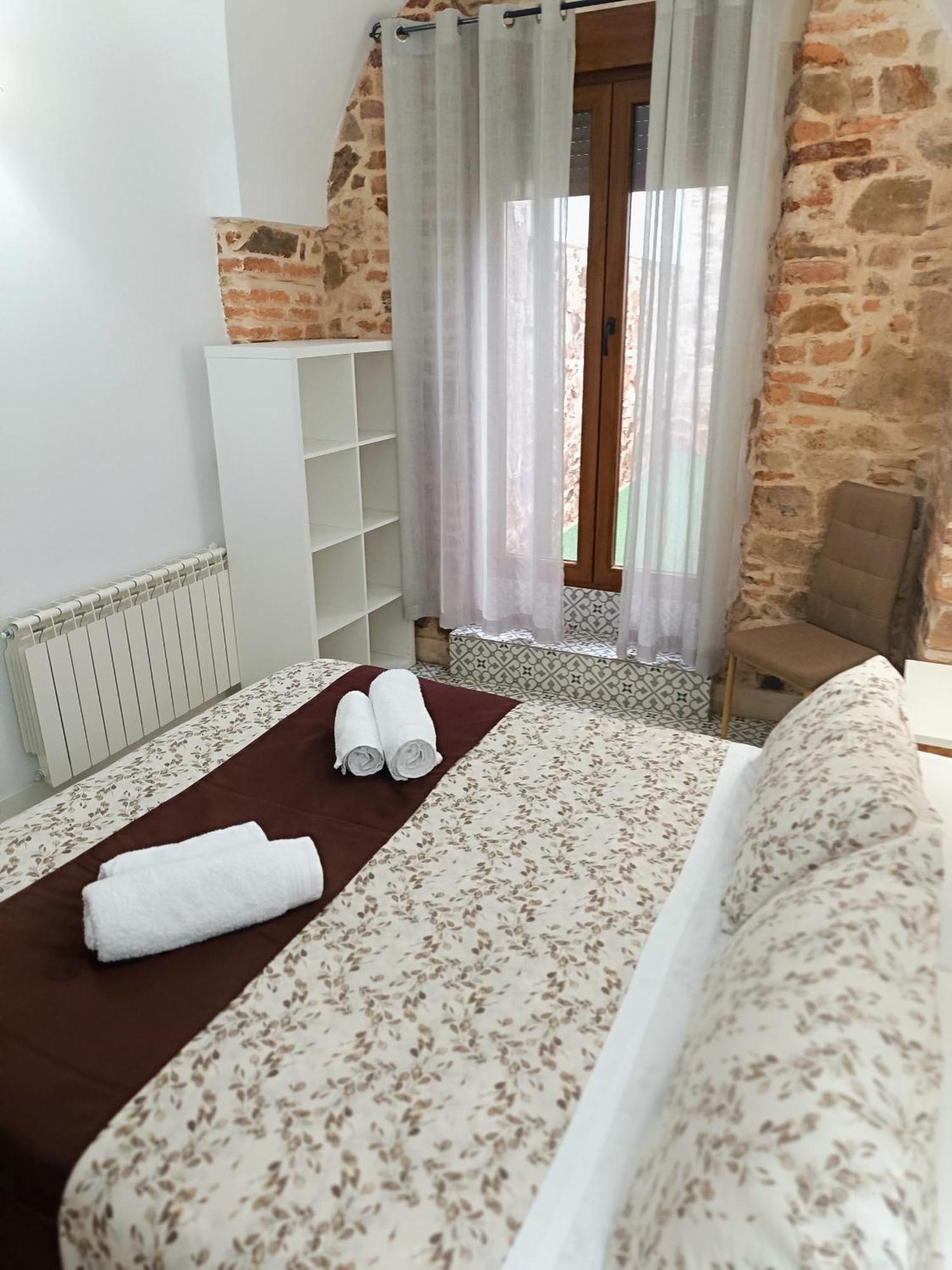 Al-Qazeres Suites Caces Extérieur photo