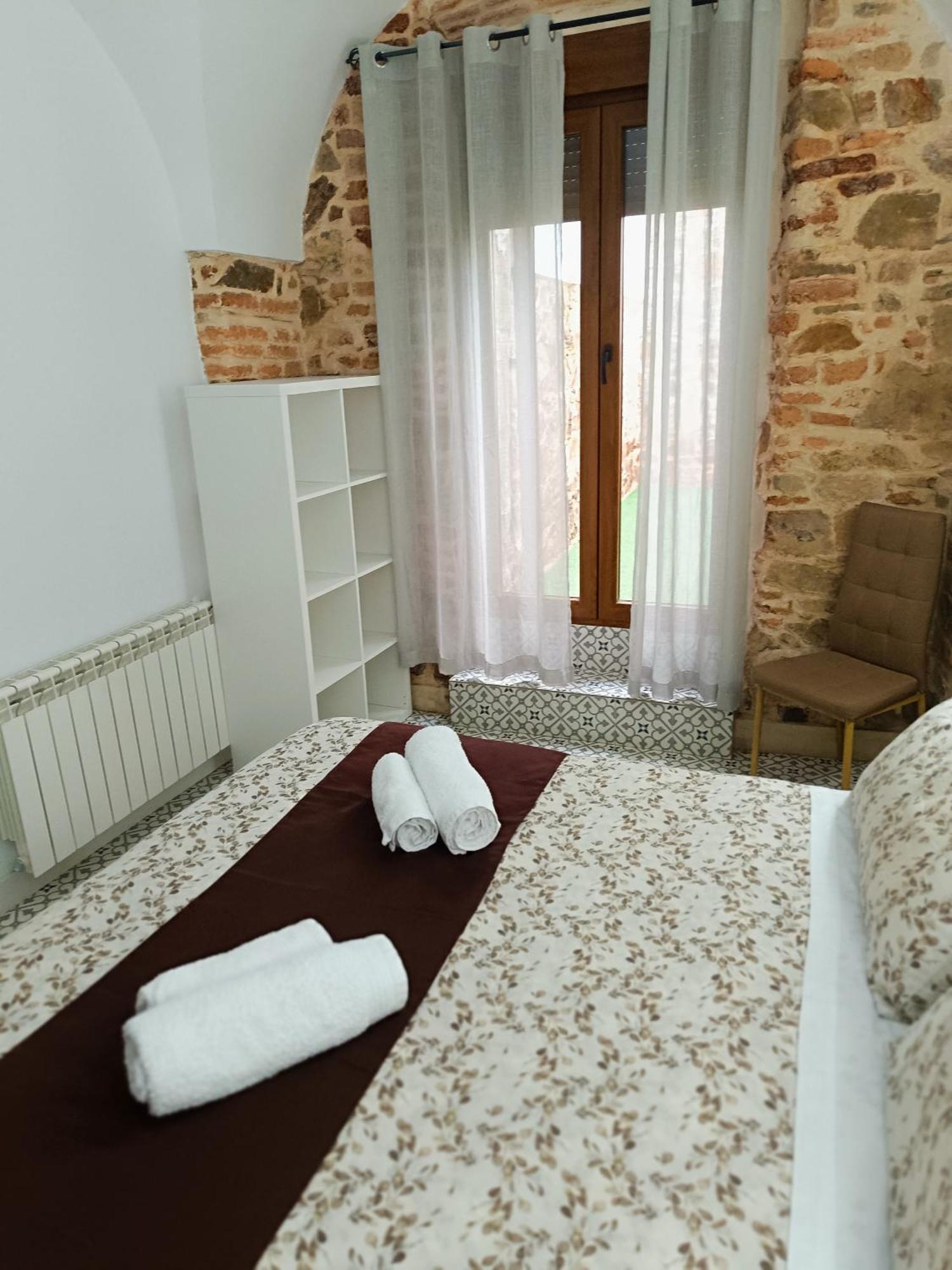 Al-Qazeres Suites Caces Extérieur photo