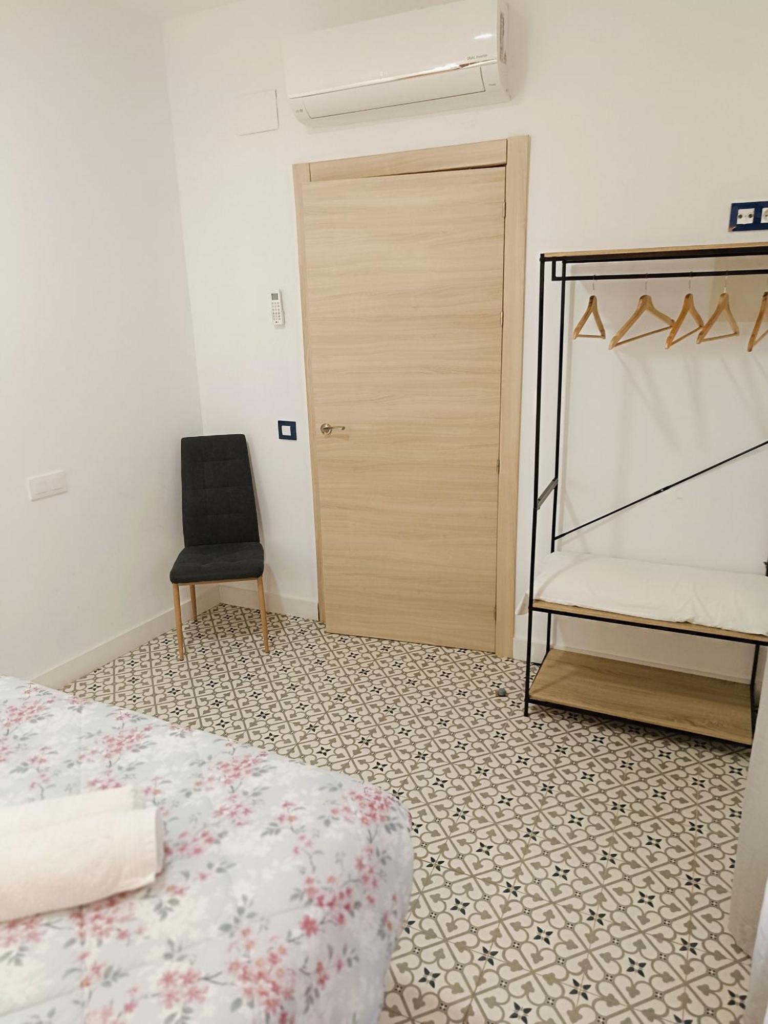 Al-Qazeres Suites Caces Extérieur photo